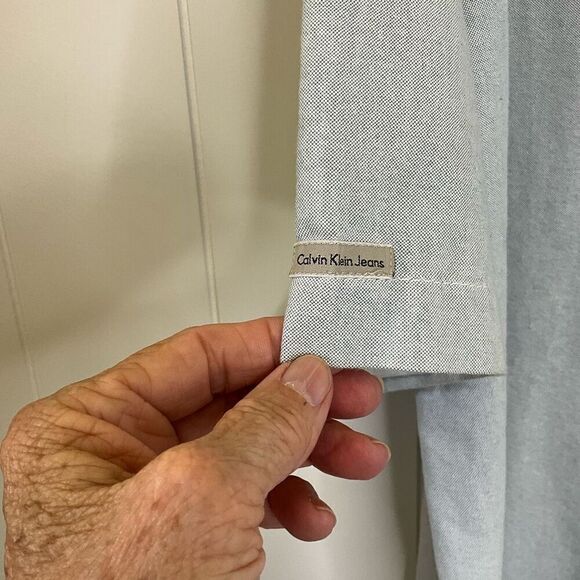 Calvin Klein Jeans Mens XL Hidden Button Front Shirt Light Blue Short Sleeves - Picture 9 of 12